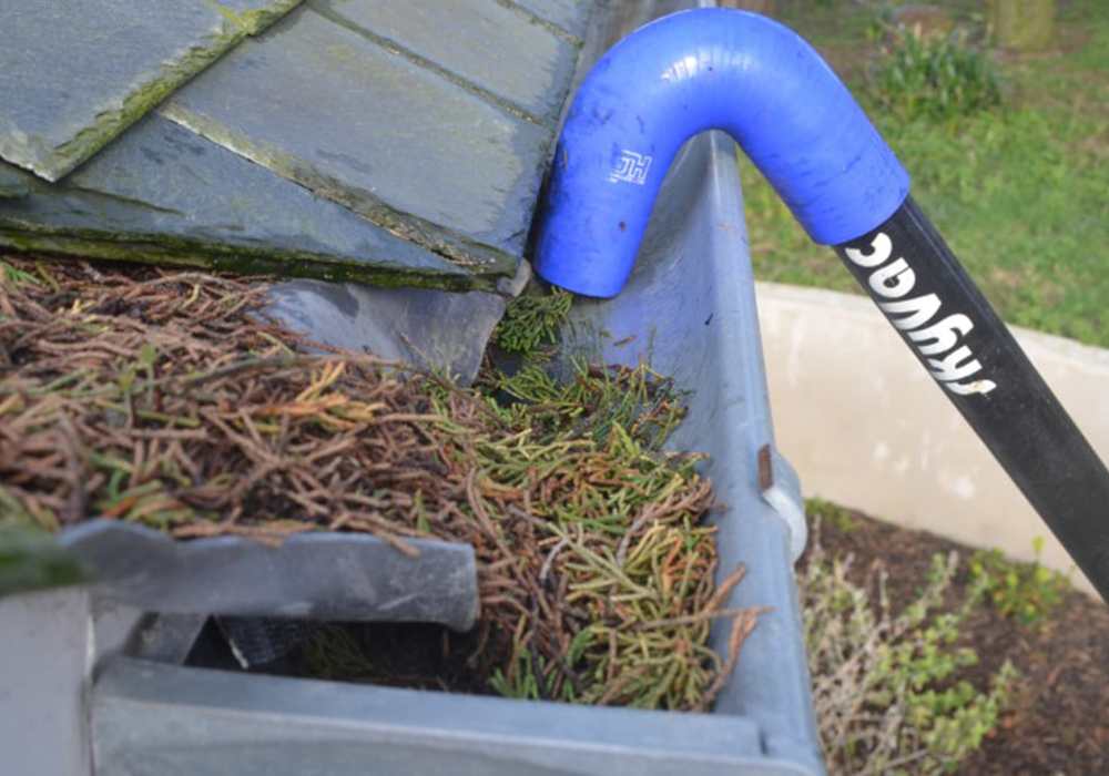 gutter clearing vacuum